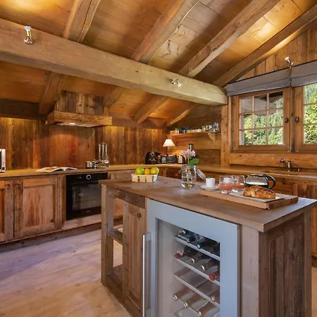 Les Chosalets Chalet Sleeps 8 * Chamonix